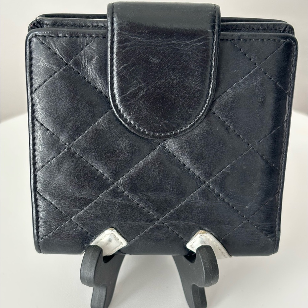 CHANEL Quilted Leather Cambon compact Black and White Wallet. Full inclusion - Picture 3 of 10